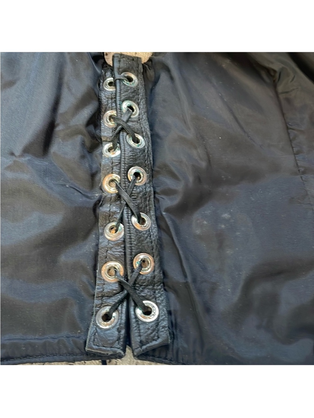 Leather vest size medium - Picture 10 of 10